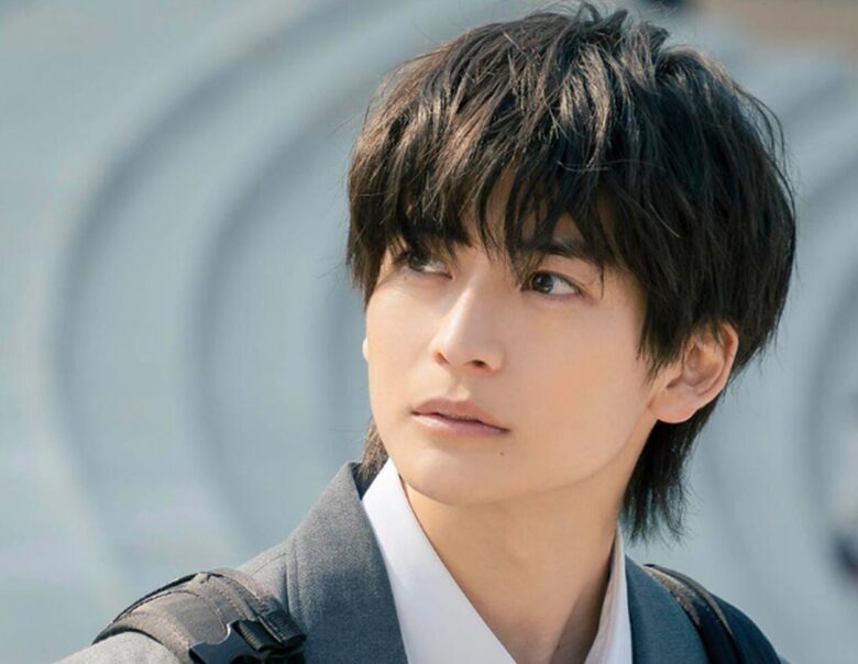 高橋文哉　山下美月