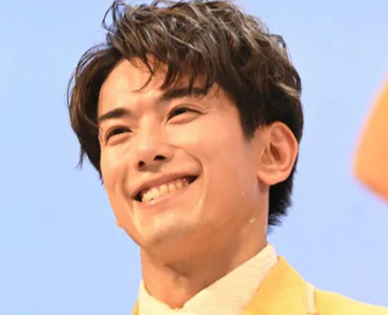 モナキ　ジン